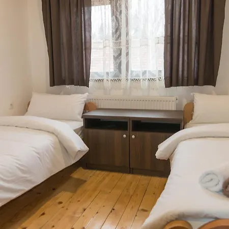 Viktorijini Konaci Kremna